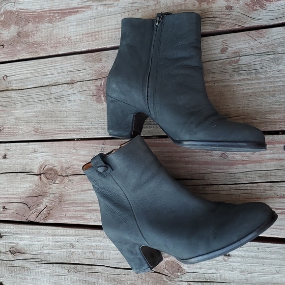 Gentle Souls Soft Cast Womens Ankle Leather Nubuck Booties shoes sz 8M - Picture 10 of 12